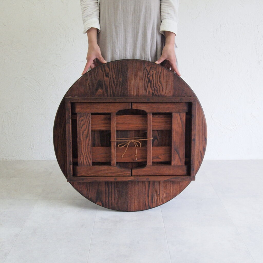 キグラシ家具工房のちゃぶ台
赤褐色 クリ